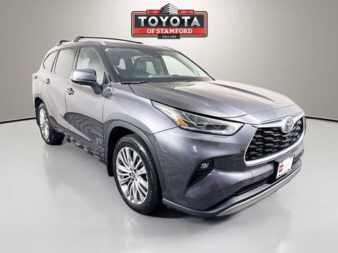 Used 2023 Toyota Highlander Platinum AWD/4WD image 1
