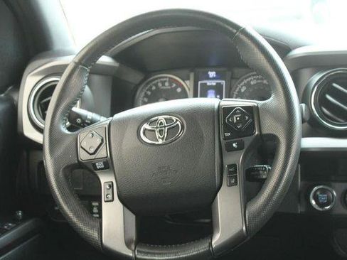Certified 2021 Toyota Tacoma TRD Off-Road w/ Technology Package AWD/4WD image 12
