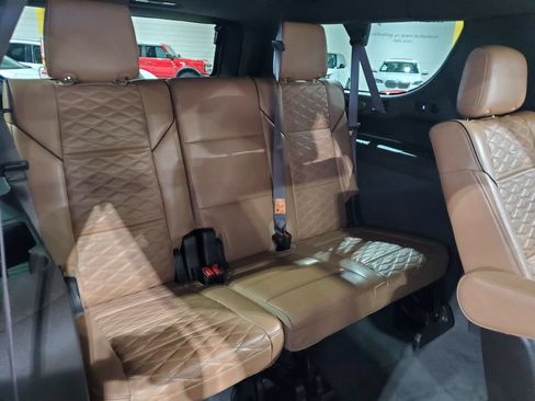 Used 2022 Cadillac Escalade ESV Premium Luxury AWD/4WD image 24
