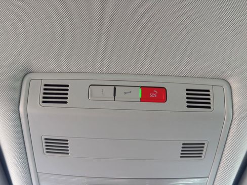 Certified 2025 Volkswagen Jetta SE image 20