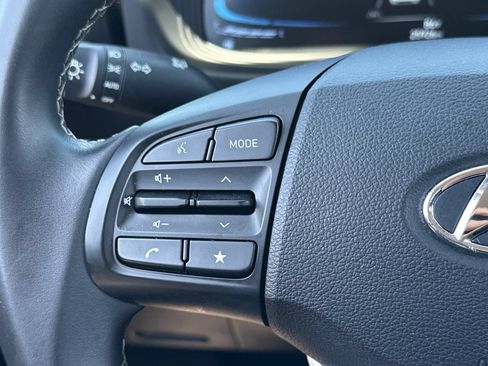 Used 2025 Hyundai Venue SEL FWD image 30