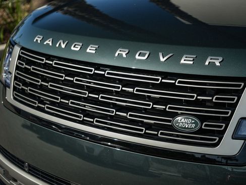 Certified 2025 Land Rover Range Rover SE AWD/4WD image 11