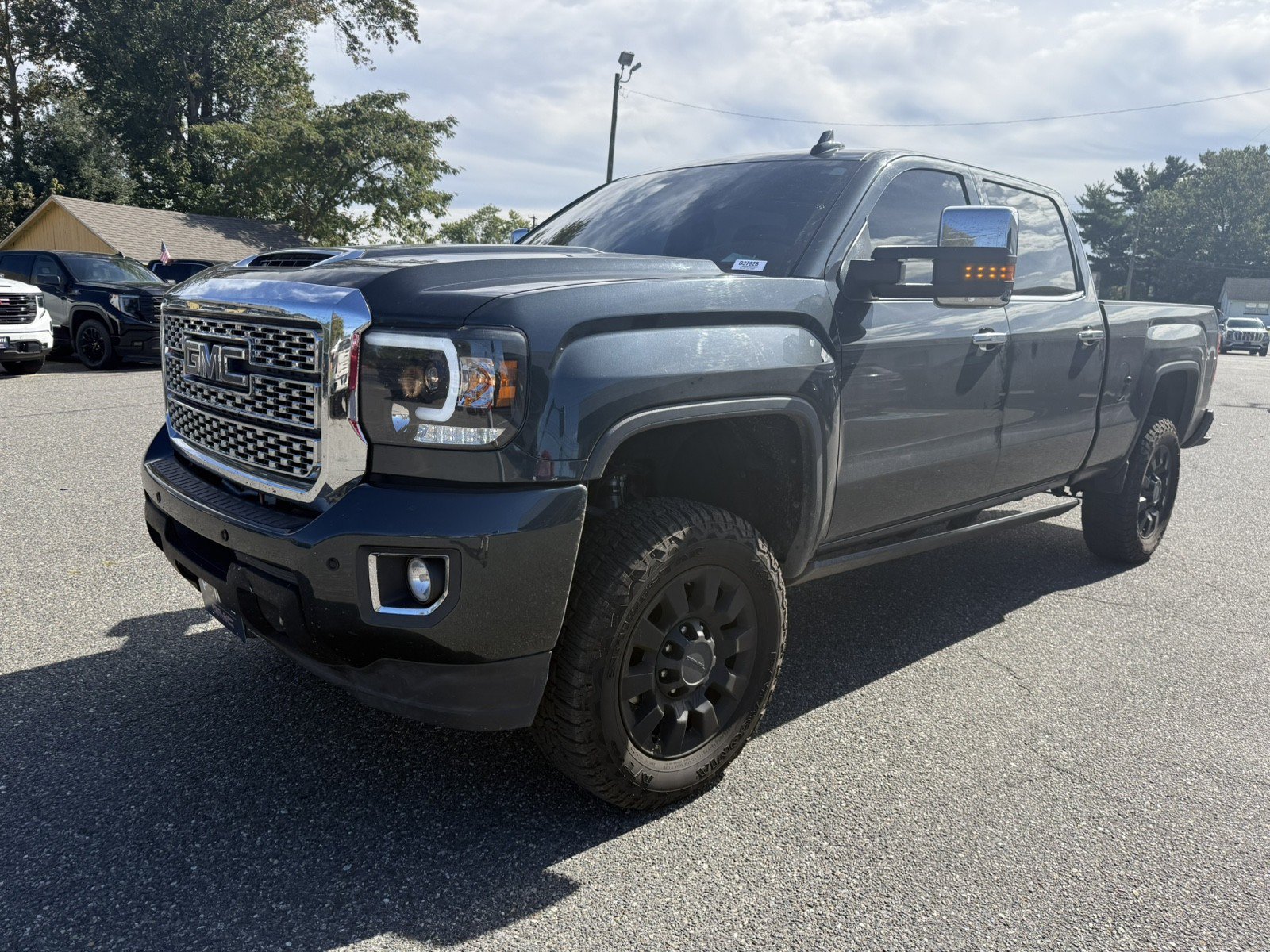 Used 2018 GMC Sierra 2500 Denali w/ Duramax Plus Package AWD/4WD image 7