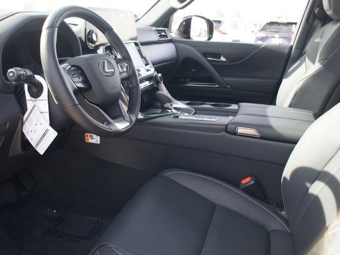 Used 2025 Lexus LX 700h Luxury image 15