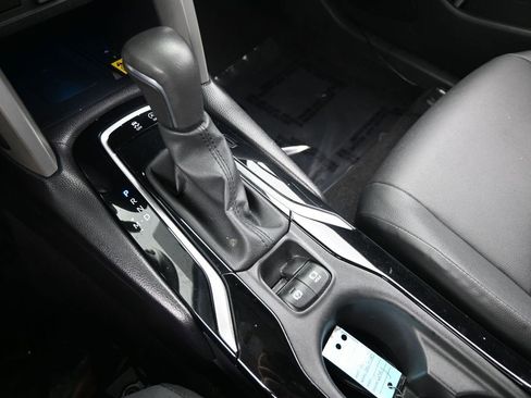 Used 2022 Toyota Corolla Cross XLE image 28