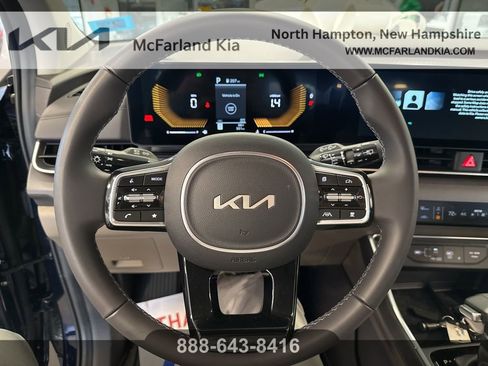 Used 2026 Kia Carnival EX image 13