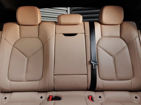 Certified 2023 Porsche Macan S AWD/4WD image 25