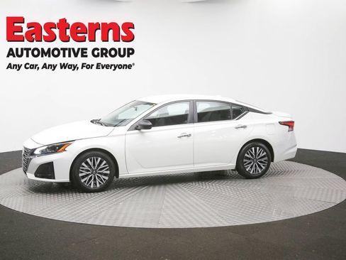 Used 2025 Nissan Altima 2.5 SV FWD image 59