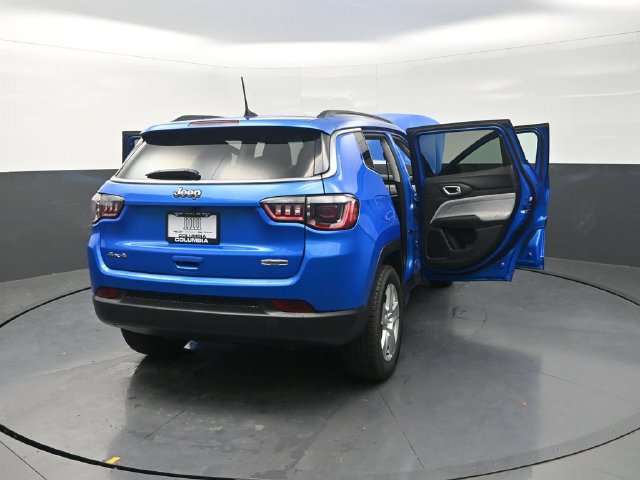 Used 2022 Jeep Compass Latitude AWD/4WD image 35