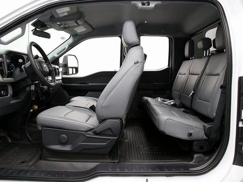 New 2025 Ford F550 4x4 Supercab Super Duty image 12