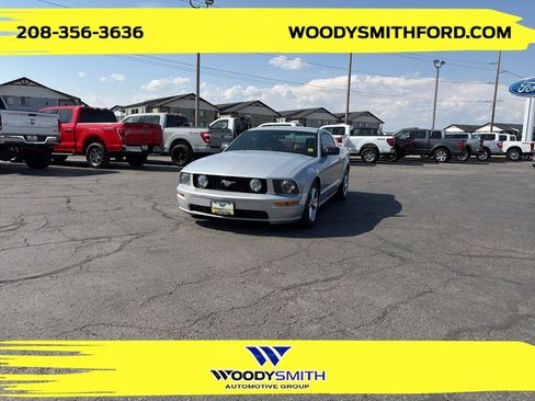 Used 2005 Ford Mustang GT RWD image 1
