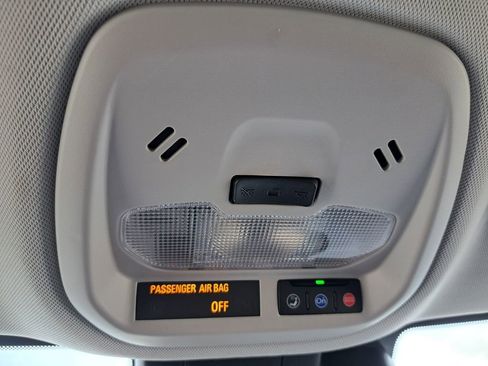 Used 2025 Chevrolet Trax LT FWD image 17