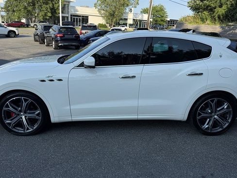 Used 2023 Maserati Levante GT AWD/4WD image 12