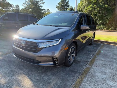 Used 2022 Honda Odyssey Touring image 1
