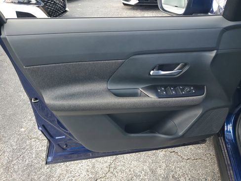 Certified 2025 Nissan Kicks SV image 9