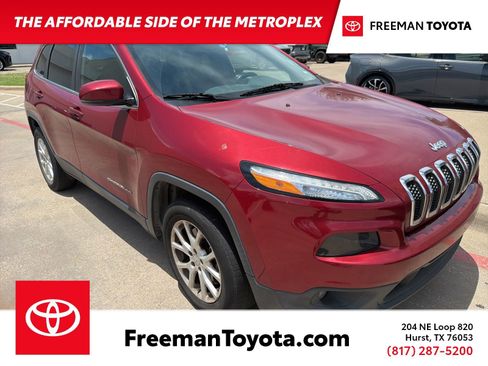 Used 2017 Jeep Cherokee Latitude w/ Safety/Convenience Group AWD/4WD image 1