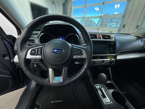 Used 2017 Subaru Outback 2.5i Premium image 15