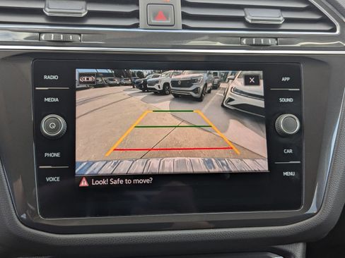 Used 2022 Volkswagen Tiguan SE image 19