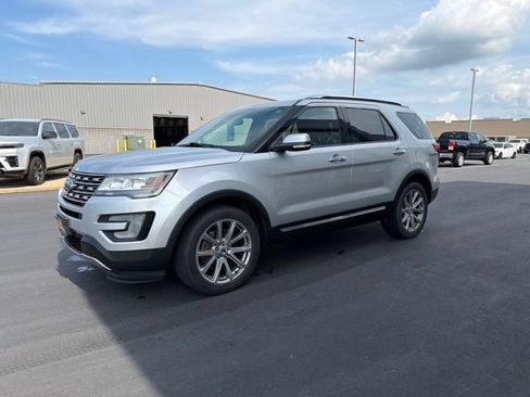 Used 2017 Ford Explorer Limited AWD/4WD image 4