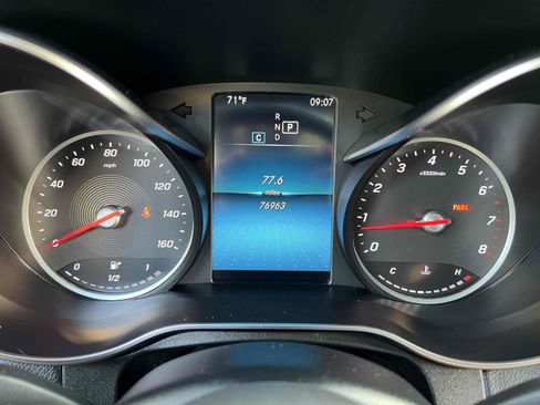 Used 2020 Mercedes-Benz GLC 300 4MATIC w/ Premium Package image 7