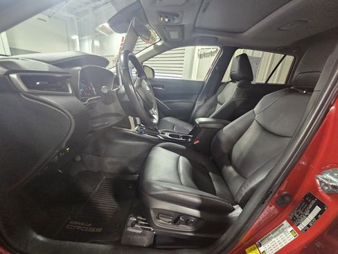 Certified 2024 Toyota Corolla Cross XLE image 16