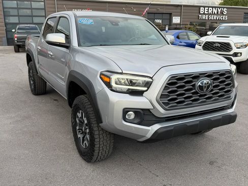 Used 2022 Toyota Tacoma TRD Off-Road AWD/4WD image 9