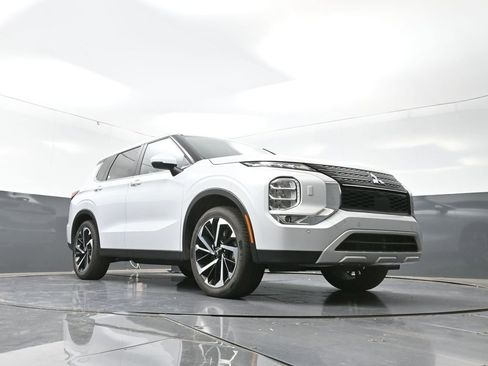 Used 2024 Mitsubishi Outlander SE image 52