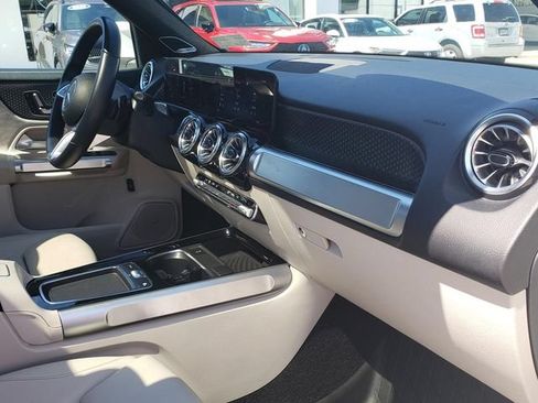 Used 2024 Mercedes-Benz GLB 250 4MATIC image 20