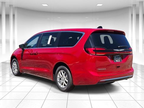 New 2026 Chrysler Pacifica Select FWD image 5