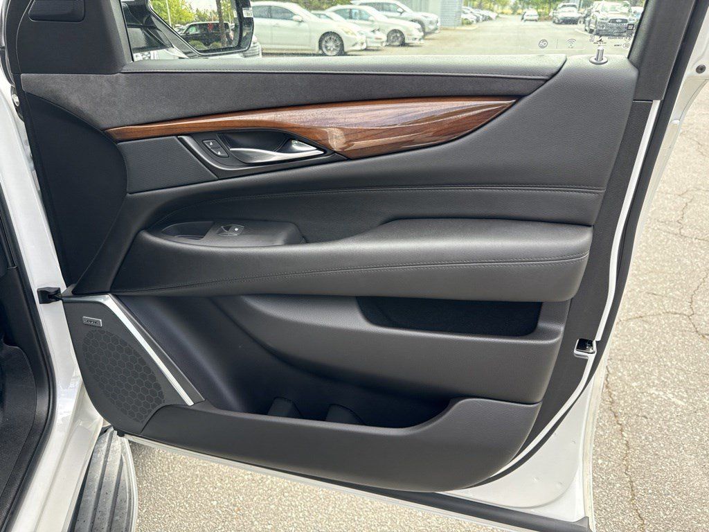 Used 2020 Cadillac Escalade Luxury AWD/4WD image 34