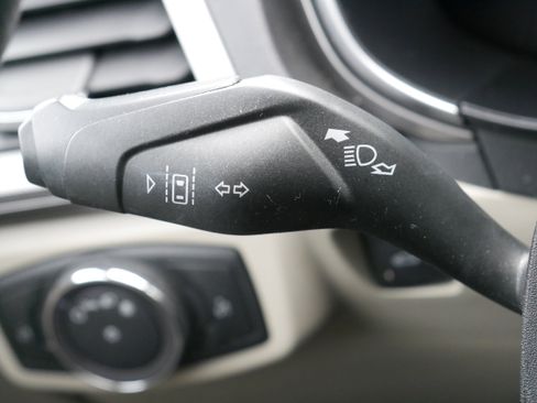 Used 2019 Ford Fusion SE image 24