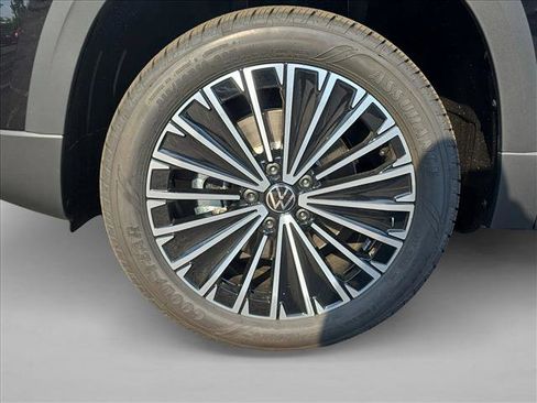 New 2026 Volkswagen Taos SE FWD image 12