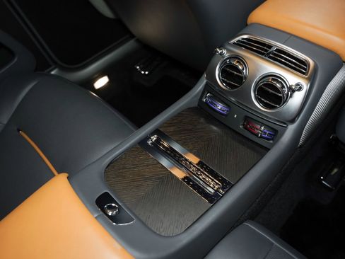 Used 2018 Rolls-Royce Wraith image 44