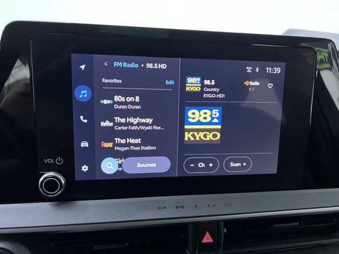 Used 2025 Toyota Prius LE AWD/4WD image 21