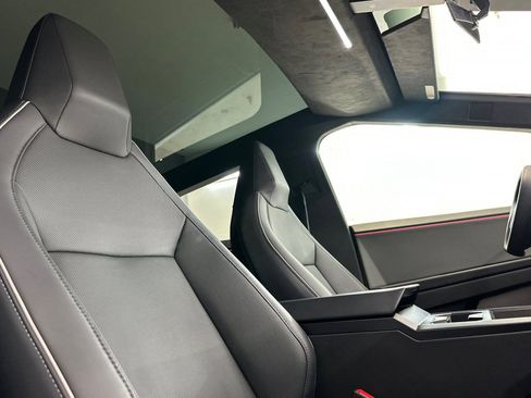 Used 2025 Tesla Cybertruck AWD Crew Cab image 30