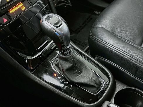 Used 2021 Buick Encore Preferred AWD/4WD image 19