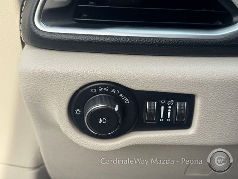 Used 2022 Chrysler Pacifica Limited image 23