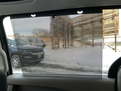 Used 2019 Chrysler Pacifica Touring Plus w/ Advanced Safetytec Group image 30