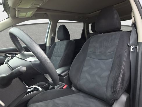 Used 2015 Nissan Rogue SV w/ SV Premium Package AWD/4WD image 16