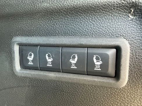 Used 2024 Jeep Wagoneer L Series II w/ Flexible Seating Group AWD/4WD image 12
