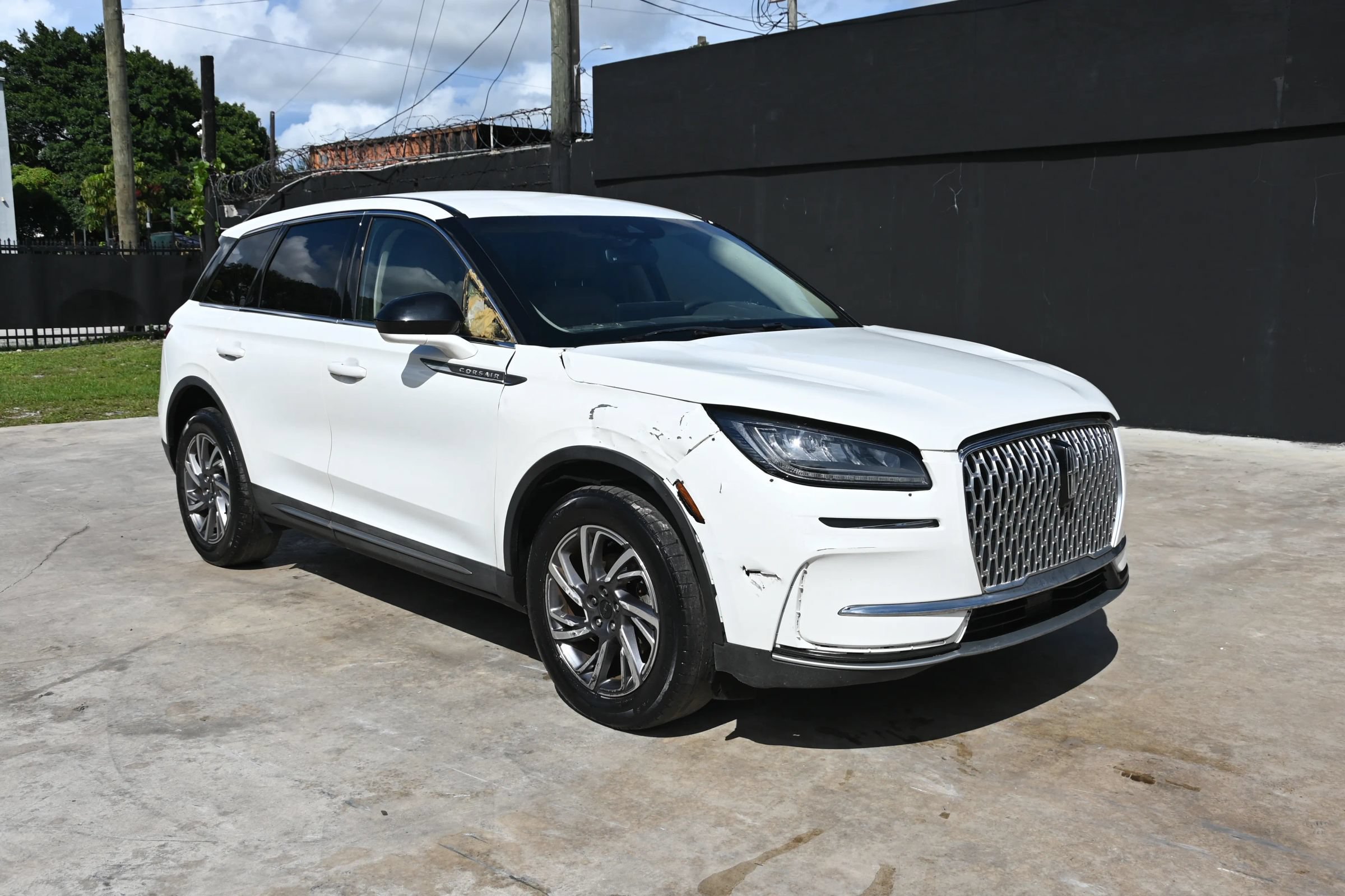 Used 2023 Lincoln Corsair FWD image 1