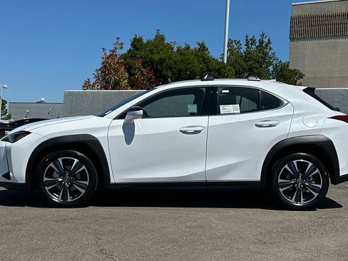 New 2026 Lexus UX 300h FWD image 9