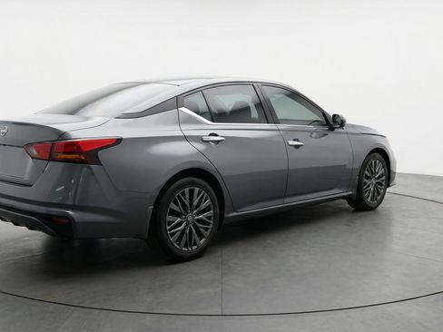 Used 2025 Nissan Altima 2.5 SV image 9