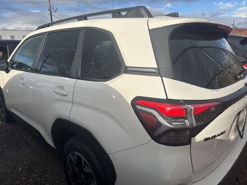 Used 2025 Subaru Forester Premium image 10