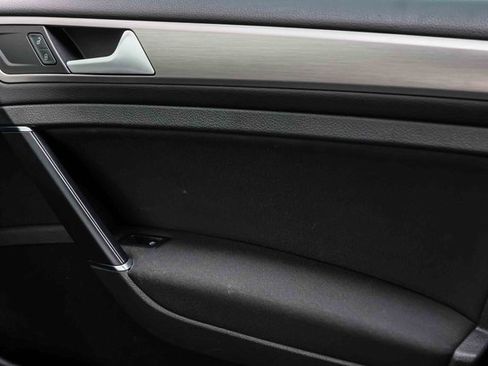 Used 2016 Volkswagen Golf SE image 15