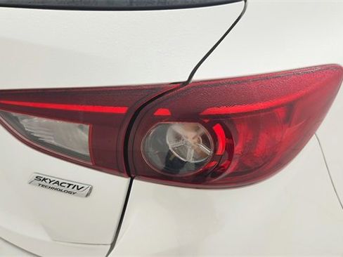 Used 2015 MAZDA MAZDA3 i Sport image 11