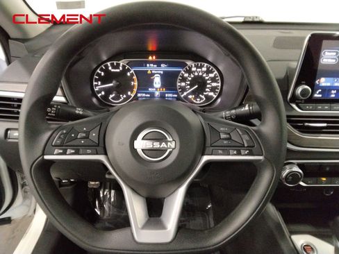 Used 2025 Nissan Altima 2.5 SV image 10