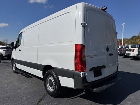 Used 2021 Mercedes-Benz Sprinter 1500 image 5