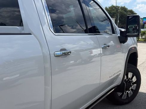 Used 2025 GMC Sierra 2500 Denali w/ Denali Reserve Package AWD/4WD image 9
