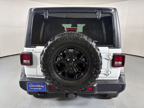 Used 2025 Jeep Wrangler Unlimited Sport AWD/4WD image 7
